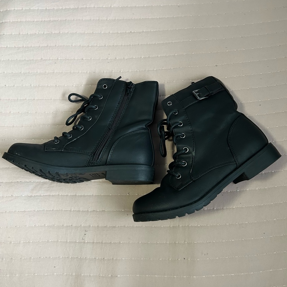 Kids The children’s place Black Lace-Up Boots